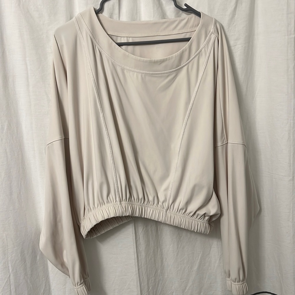 Balance Athletica. White Pullover. Size M